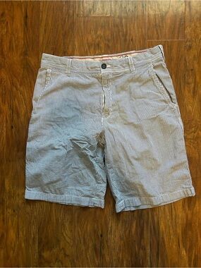 Men's Seersucker Striped Flat-Front Shorts With Pockets